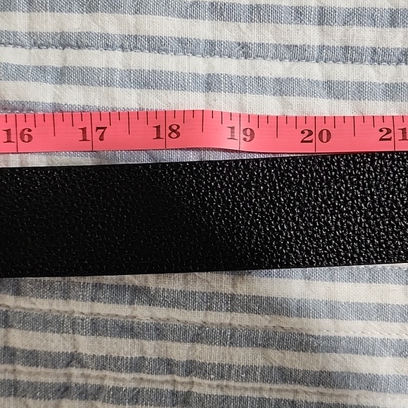 Michael Kors belt.  Sz lrg - Picture 5 of 8